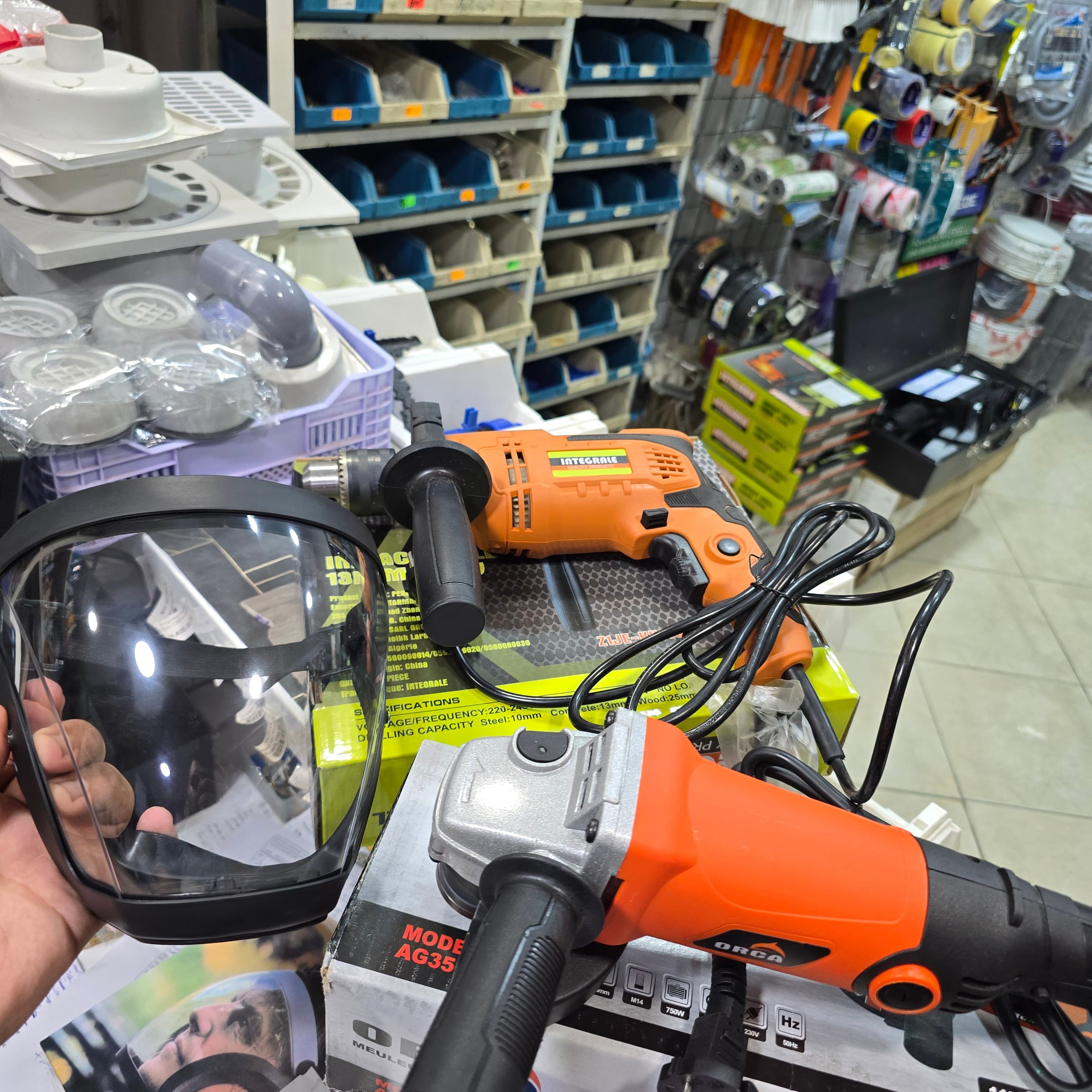 Pack perceuse 710w + meuleuse orca 750w + accessoires